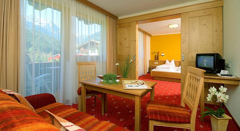Hotel Maximilian Mayrhofen Quarto foto