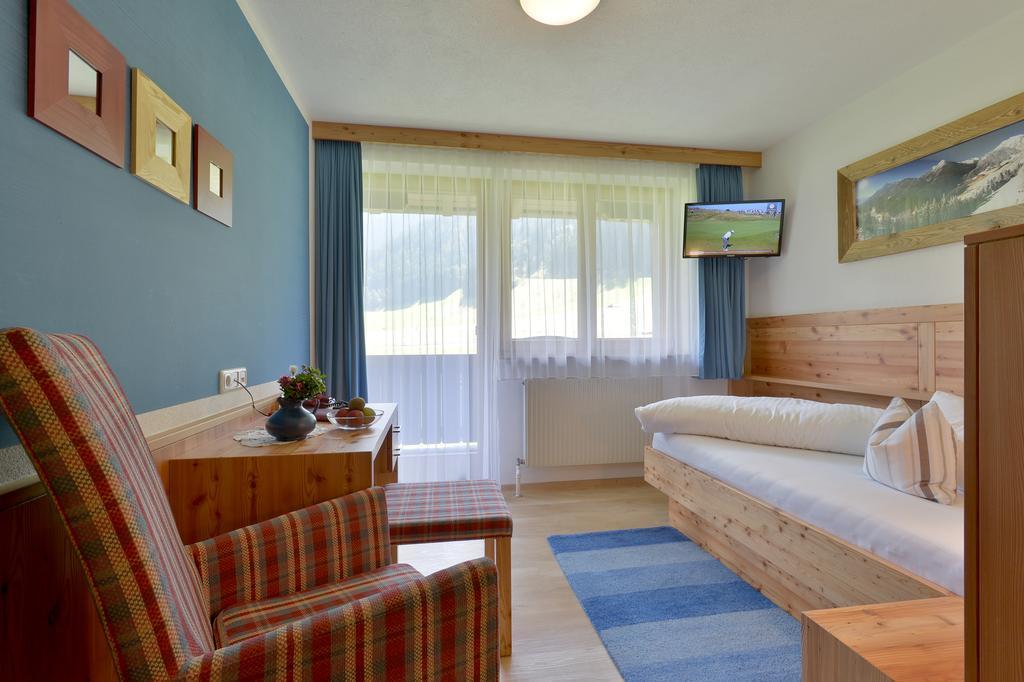 Hotel Maximilian Mayrhofen Quarto foto