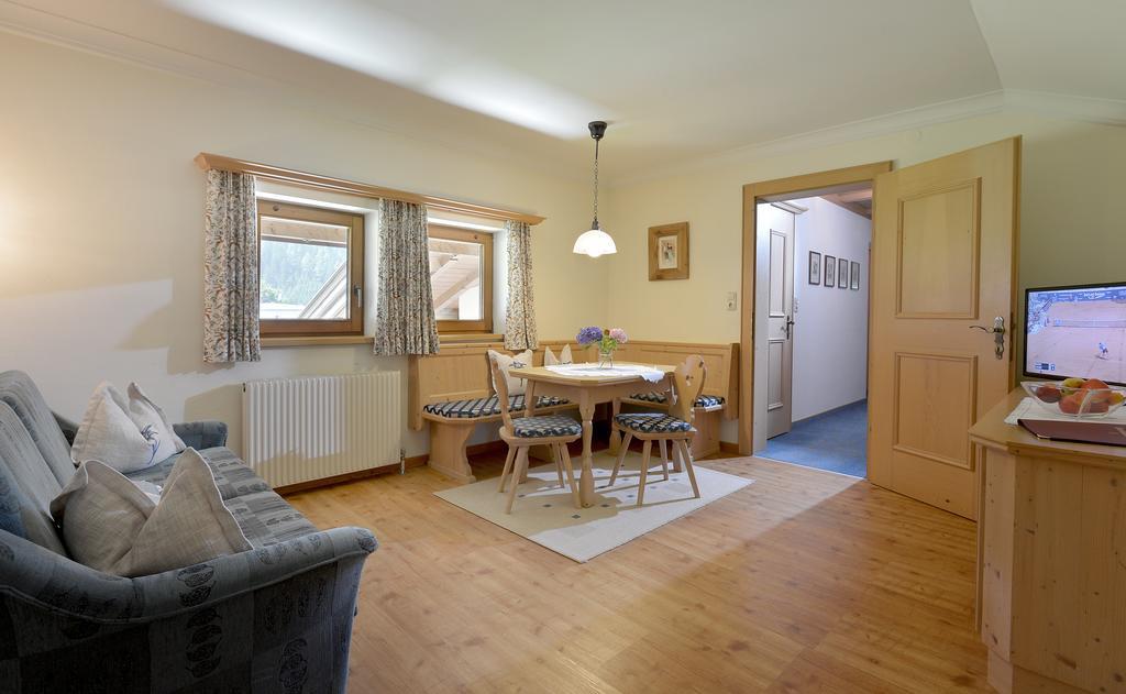 Hotel Maximilian Mayrhofen Quarto foto